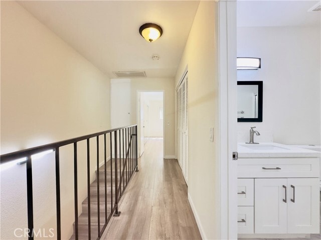 Building Photo - 525 E Verdugo Ave