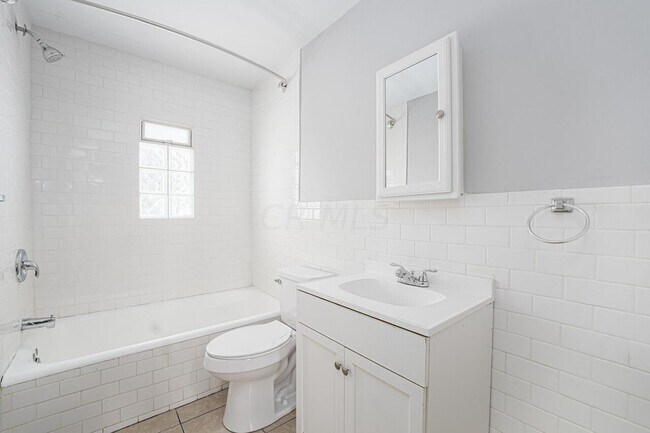 Building Photo - 1662 E Sycamore