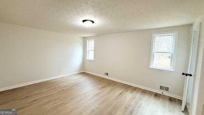 Building Photo - 105 Woodbine Dr