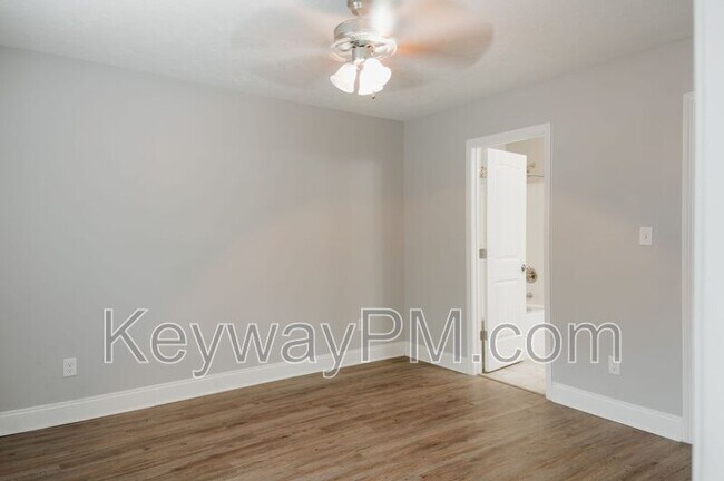 Building Photo - 1011 Coveside Trl