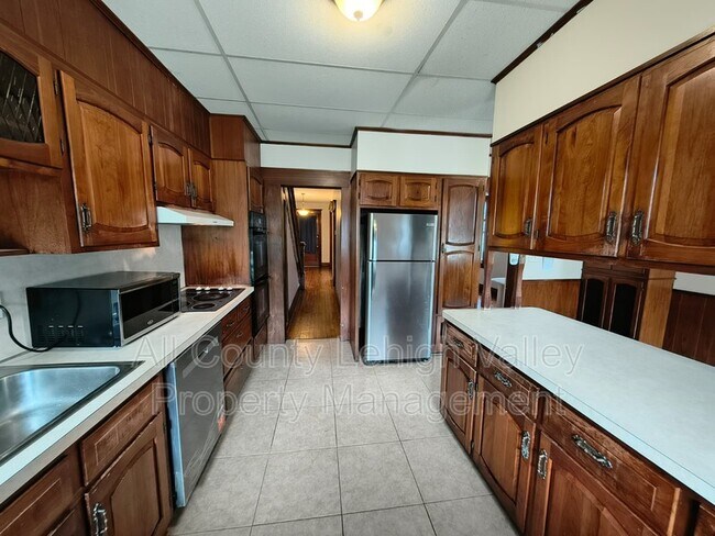 Building Photo - 634 Seitz St