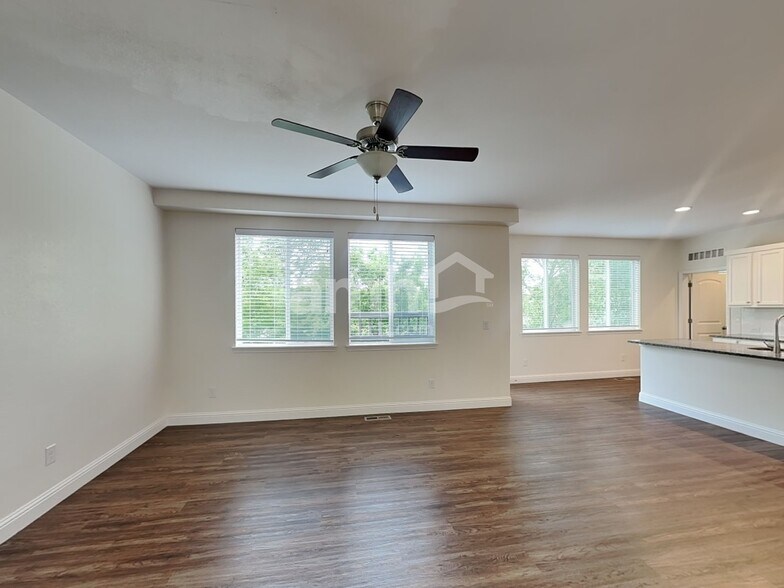 Building Photo - 12939 Ventana St