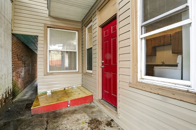 Building Photo - 919 Mifflin St