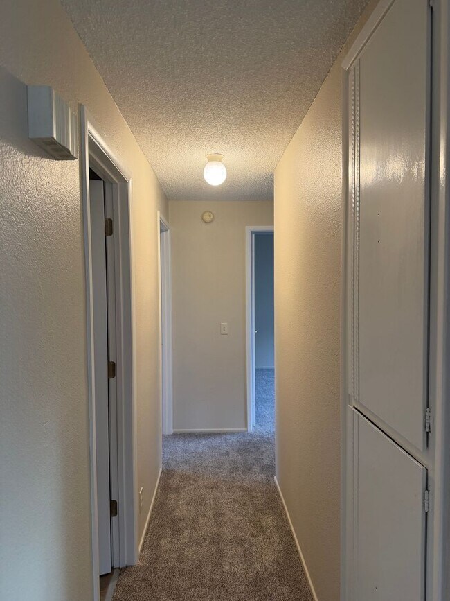 Building Photo - COMING SOON! 3 bedroom, 1.5 bath house in Eugene!