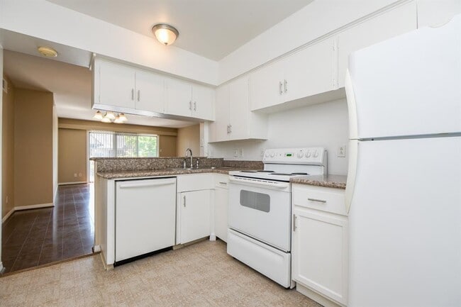 Building Photo - 9033 Rue Cambon St