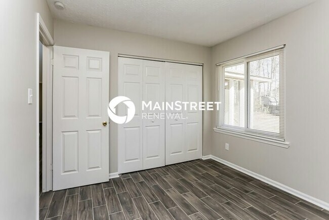 Building Photo - 3 Bedroom Pet-Friendly Home in Snellville, GA with Main Street Renewal