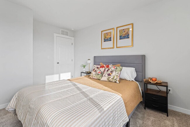 Building Photo - 1424 W Bass River Dr