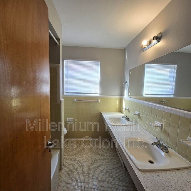 Building Photo - 11539 Hanford Dr