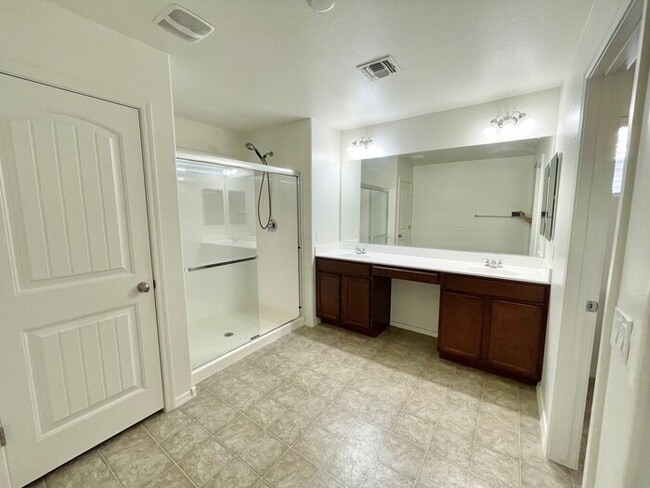 Building Photo - Beautiful 4-Bedroom, 3-Bathroom Home in Goodyear!!
