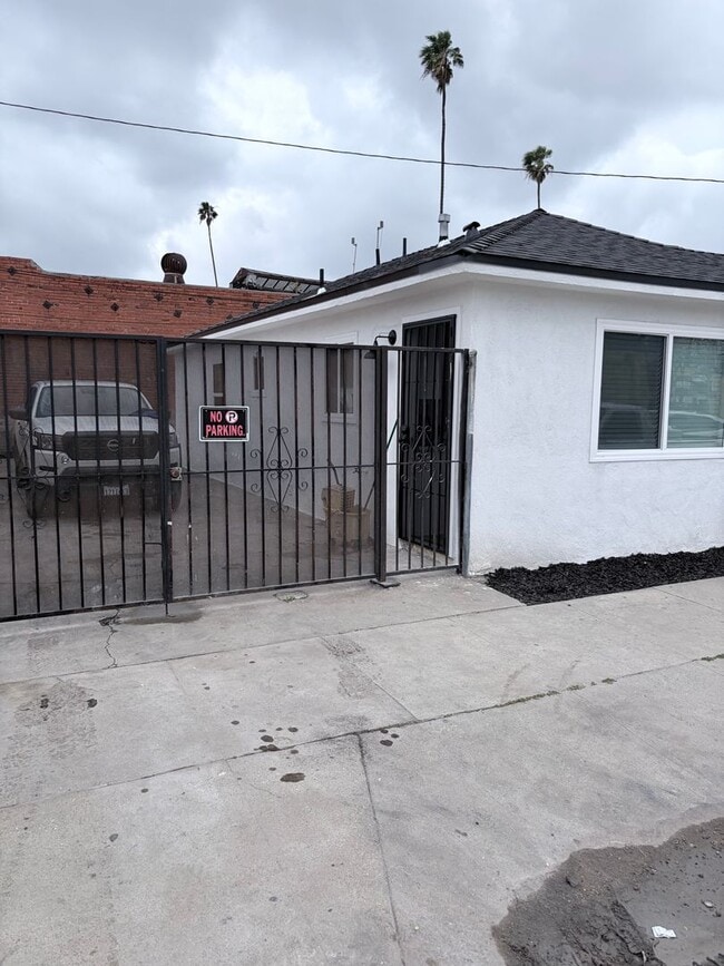 Building Photo - 105 W 83rd St