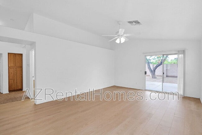 Building Photo - 882 E Monterey St