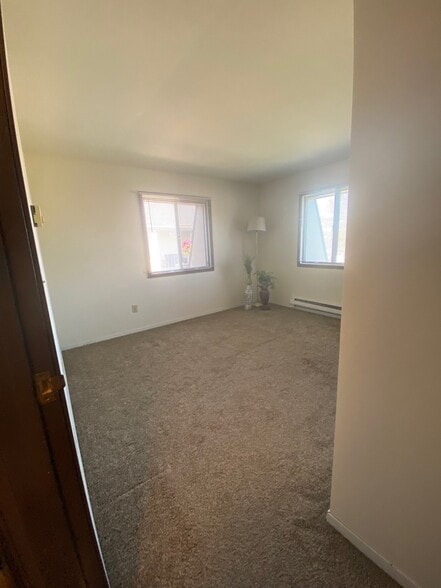Building Photo - 1712 S 115 Ct