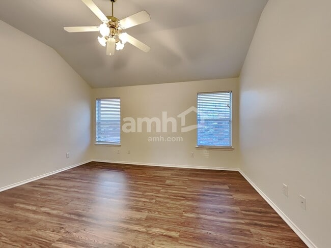 Building Photo - 1305 Hennessey Ct