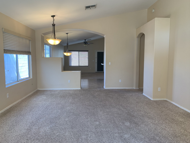 Building Photo - Great Location! Corner Lot 2 Bed/2 Bath Ho...