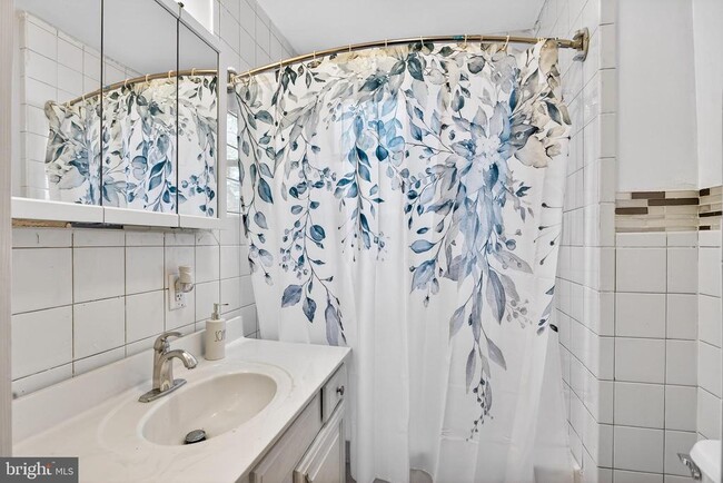 Building Photo - 1118 Sterling Ave