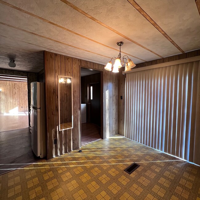 Building Photo - 282 Pete Martin Dr