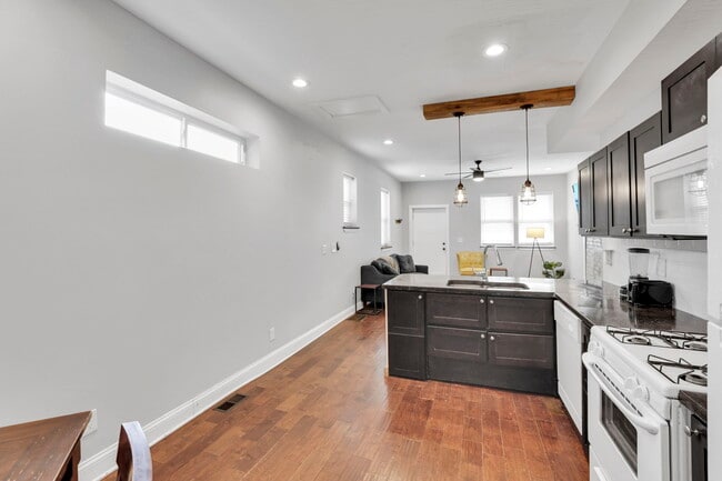 Building Photo - 288 S Souder Ave