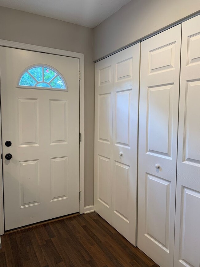 Building Photo - Trendy Renovated Raleigh Townhome In Ralei...