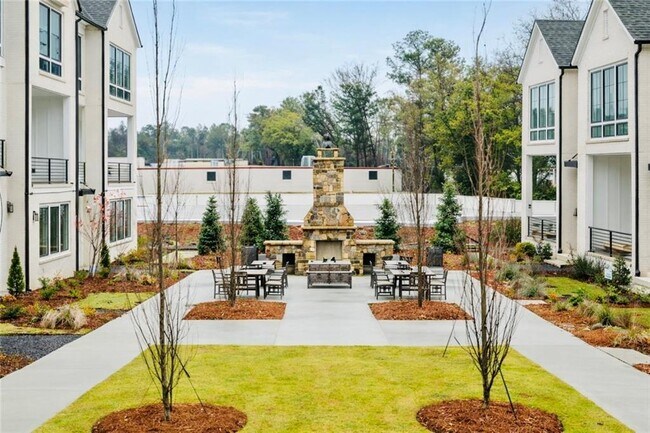 Building Photo - 2640 Mackintosh Ct