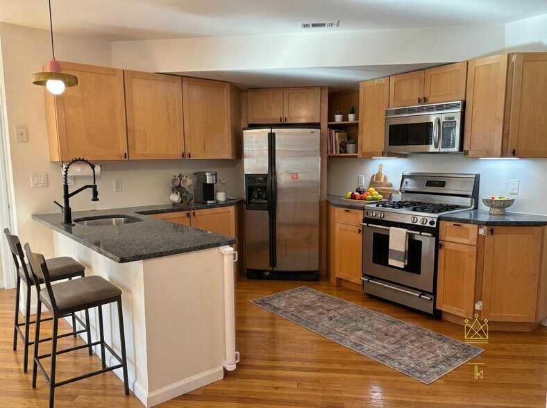 Building Photo - 40 Baxter St