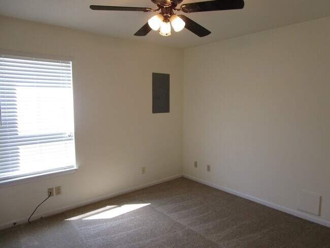 Building Photo - 2404-2406 Calder Ct.