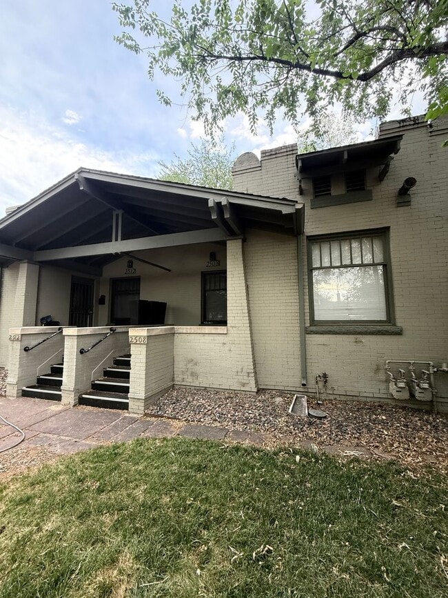 Building Photo - Gorgeously Classic 2 Bed/1 Bath in Whittier/City Park! AVAILABLE NOW!