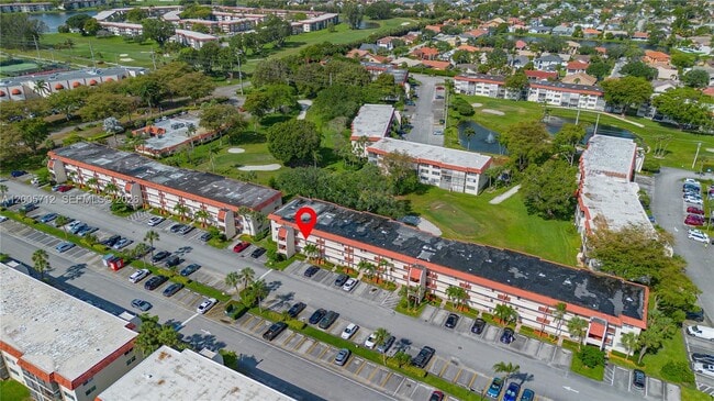 Building Photo - 711 S Hollybrook Dr