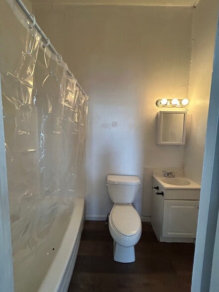 Building Photo - 911 N 9th St Rd