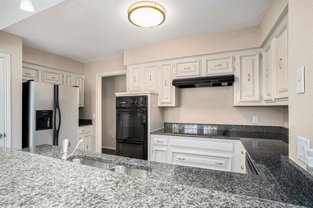 Building Photo - 802 Pebblebrook Dr