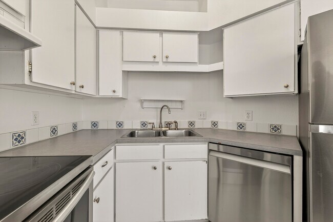 Building Photo - 2324 N Whispering Pines Way