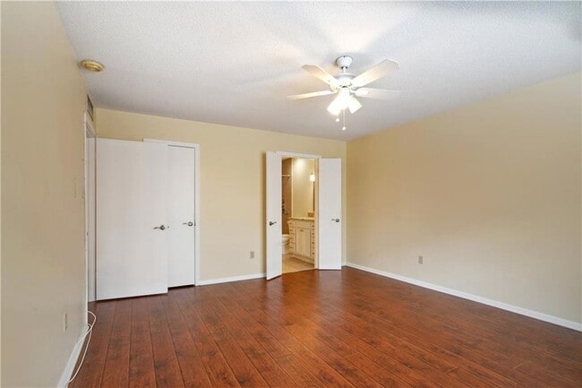 Building Photo - 2716 Whitney Pl