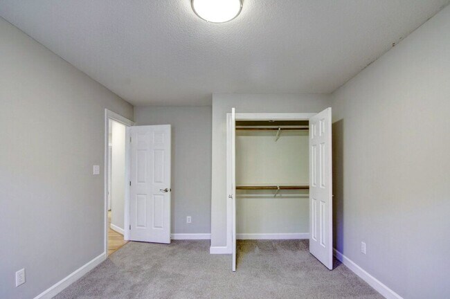 Building Photo - 103 Tarpley Way