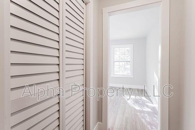 Building Photo - 741 Anderson Dr