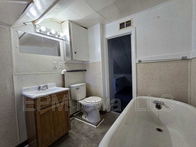 Building Photo - 1017 19th St SE