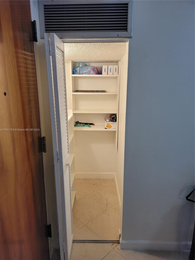 Building Photo - 1301 NE 7th St