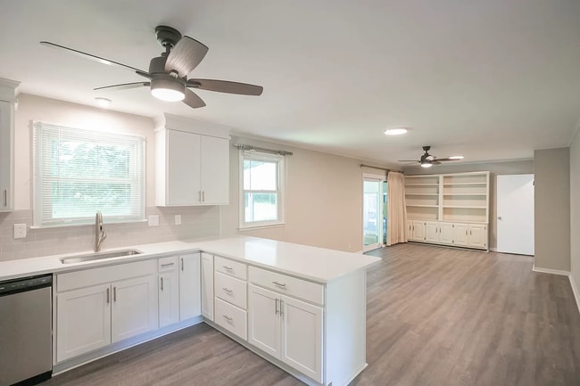 Building Photo - Brentwood Oasis: 3 Bed, 2 Bath Home on 5+ ...
