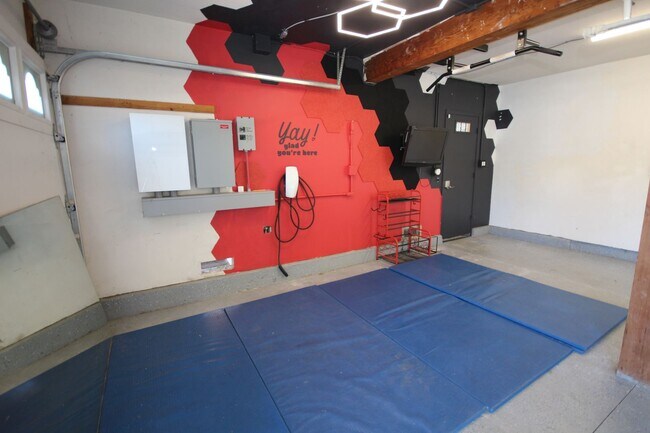 Building Photo - 13075 Survey Point