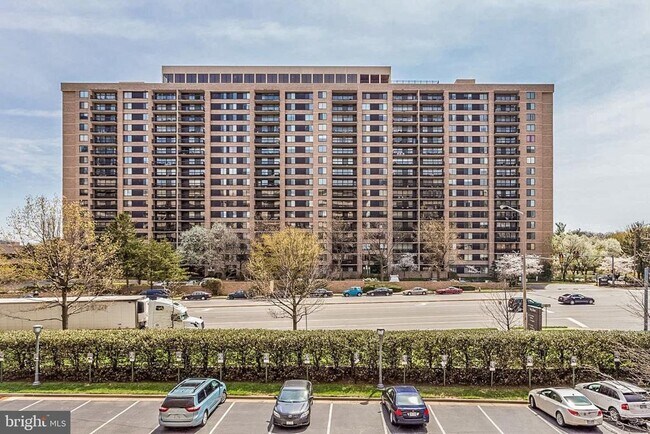 Building Photo - 3713 S George Mason Dr