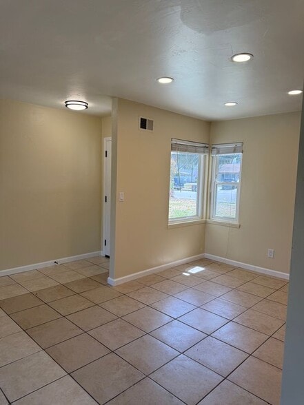 Building Photo - 204 N X St