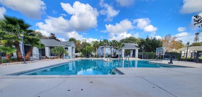 Building Photo - 3705 SW 27th St