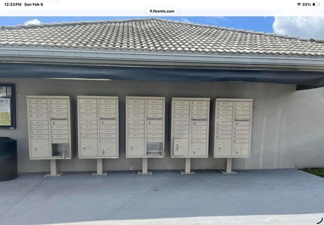 Building Photo - 2831 N Oakland Forest Dr