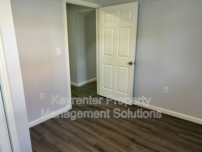Building Photo - 421 N Charlotte Ave