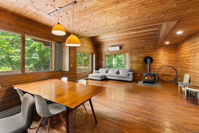 Building Photo - 281 Nettleton Hollow Rd