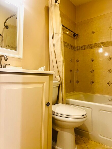 Building Photo - 1663 Newton St NW