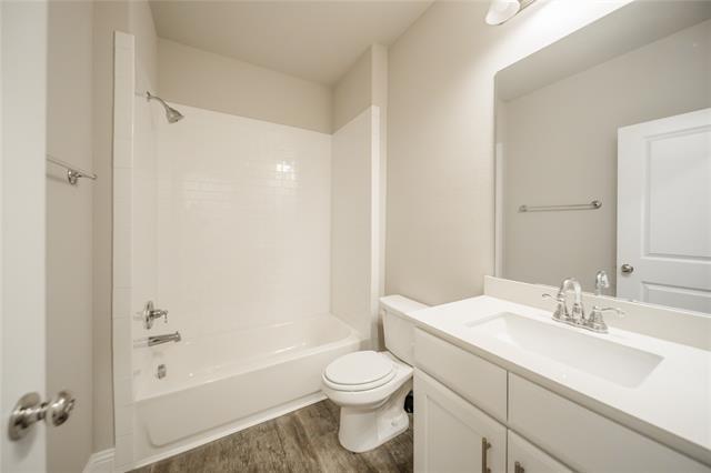 Building Photo - 1024 Foxglove Dr