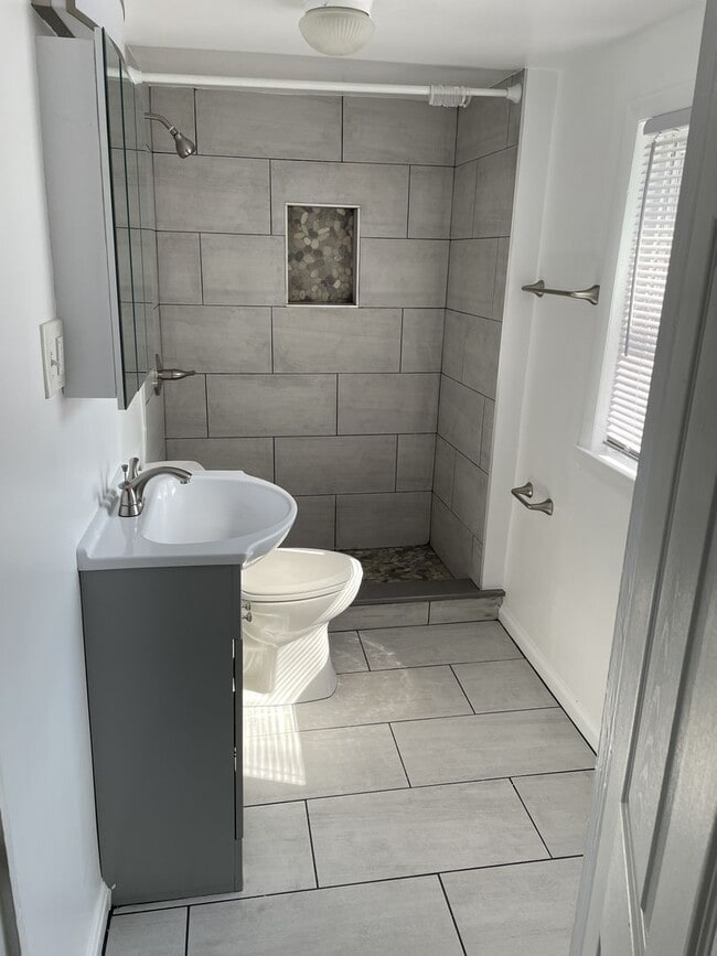 Building Photo - $500 off 1st Month!!! Charming Three-Bedroom Home in Cedmont!