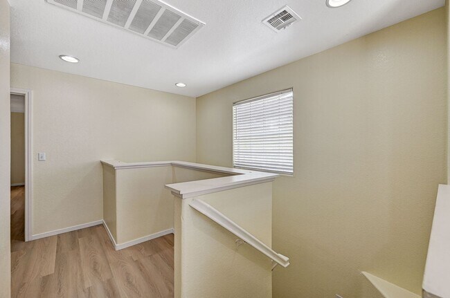 Building Photo - Southern Terrace Single Family Home