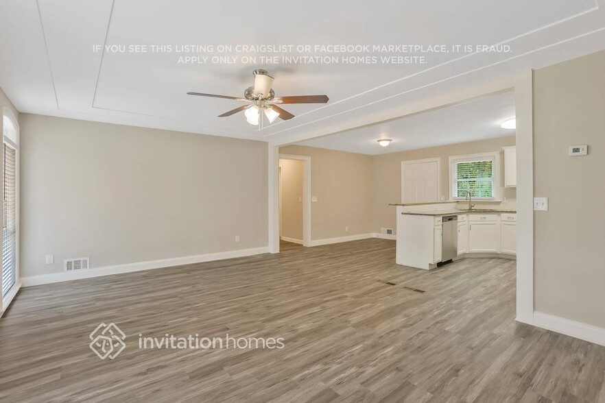 Building Photo - 2033 Carriage Way