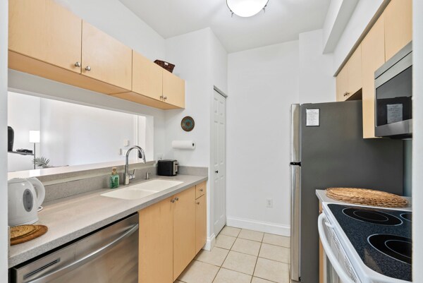Building Photo - 1180 Reserve Way