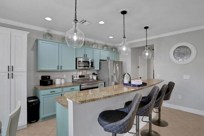 Building Photo - Flagler Station Townhome 3/2.5 - 2 car garage - 2000+ square feet